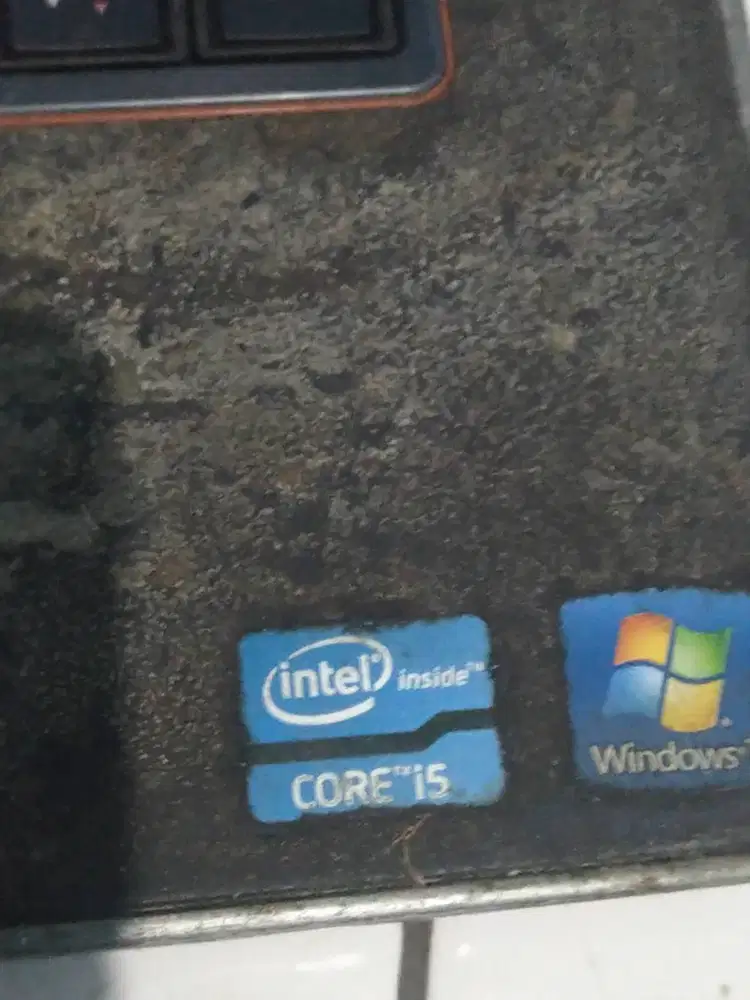 Dell i5 gen 2 ram 4gb minus layar kuning, body atas, port usb 3 mati,