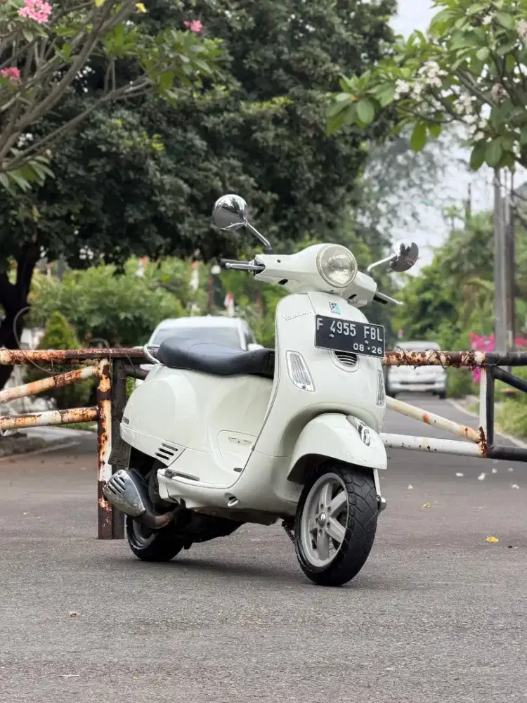 DIJUAL PIAGGIO VESPA 150 3V THN 2013 PERFECT CONDITION