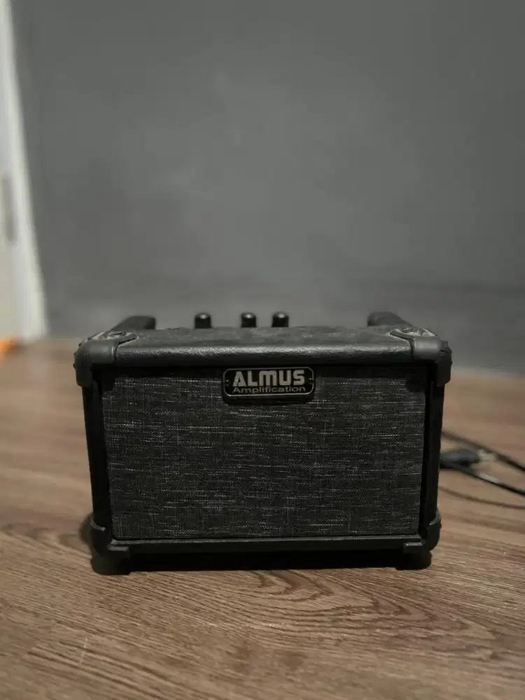 AMPLI GITAR LISTRIK LIKE NEW