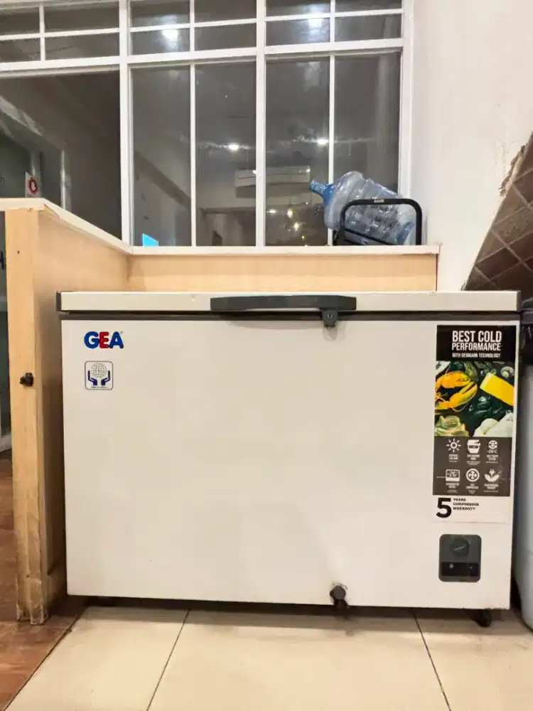 Dijual freezer bekas