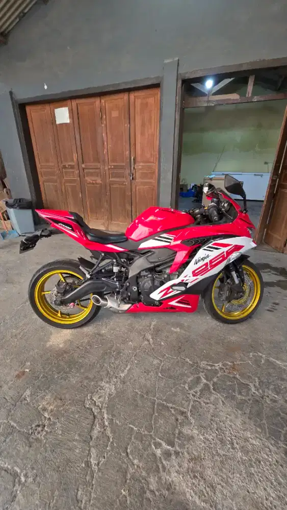 KAWASAKI ZX25R SE ABS QS MERAH 2021 PAJAK HIDUP TERAWAT
