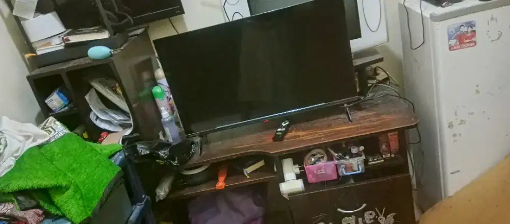 Dijual meja rak tv kondisi masih bagus