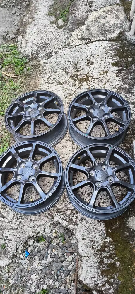 Velg ukuran 14 bekas Ayla 2026 baru 1 bulan setengah pemakaian