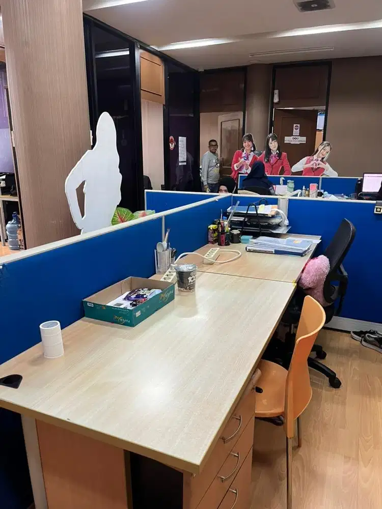 Worksheet dan meja kantor