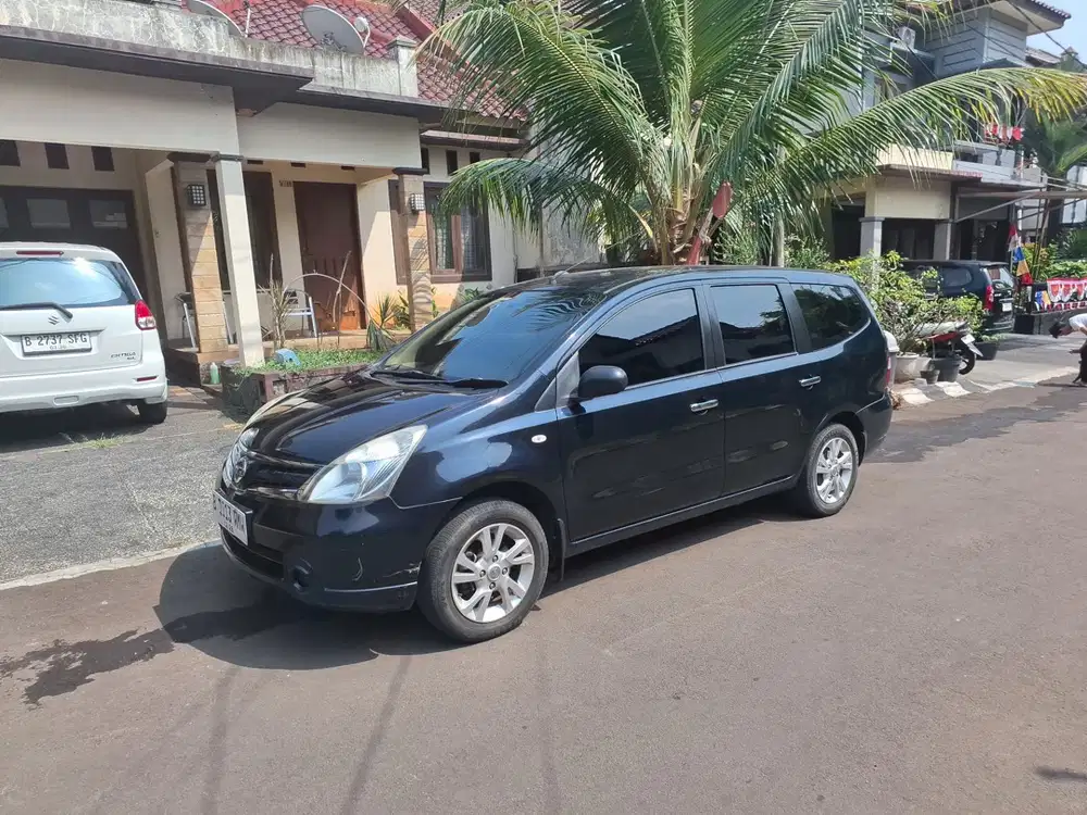 Nissan Grand Livina SV AT 2011 Low KM
