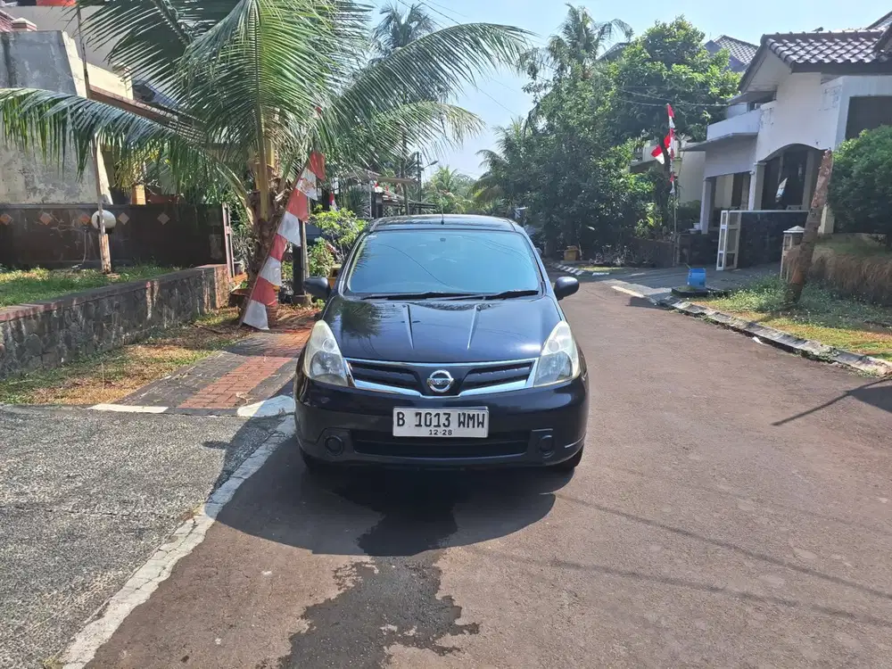 Nissan Grand Livina SV AT 2011 Low KM