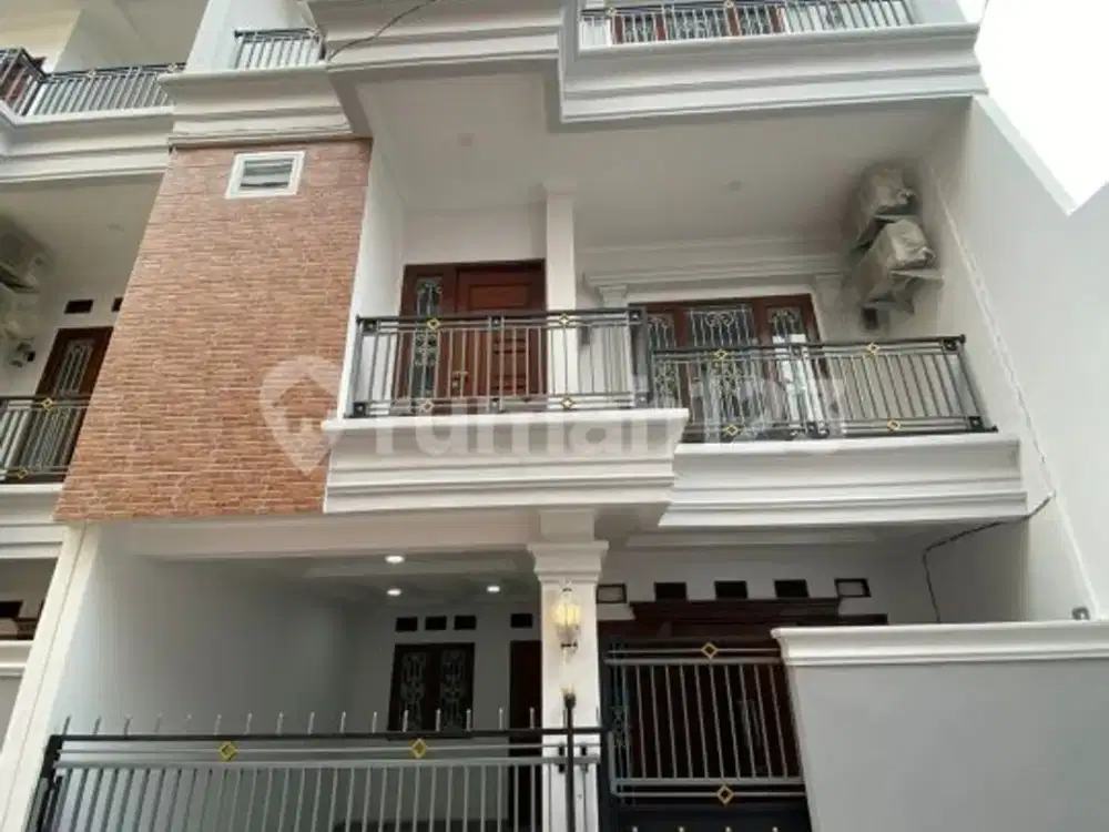 Rumah 3 Lantai di Cluster Giant Residence Pdk Betung