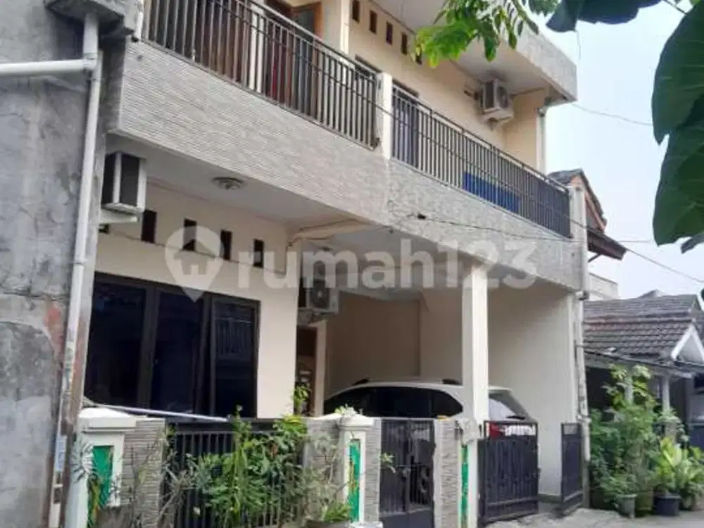 Rumah Terawat 2 Lantai di Komplek Maharta Pdk Kacang