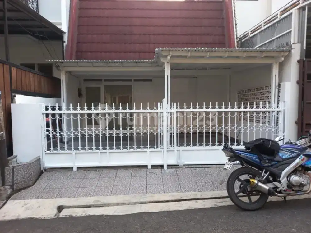 Rumah Nyaman di Jl Pinang Emas Jakarta Selatan