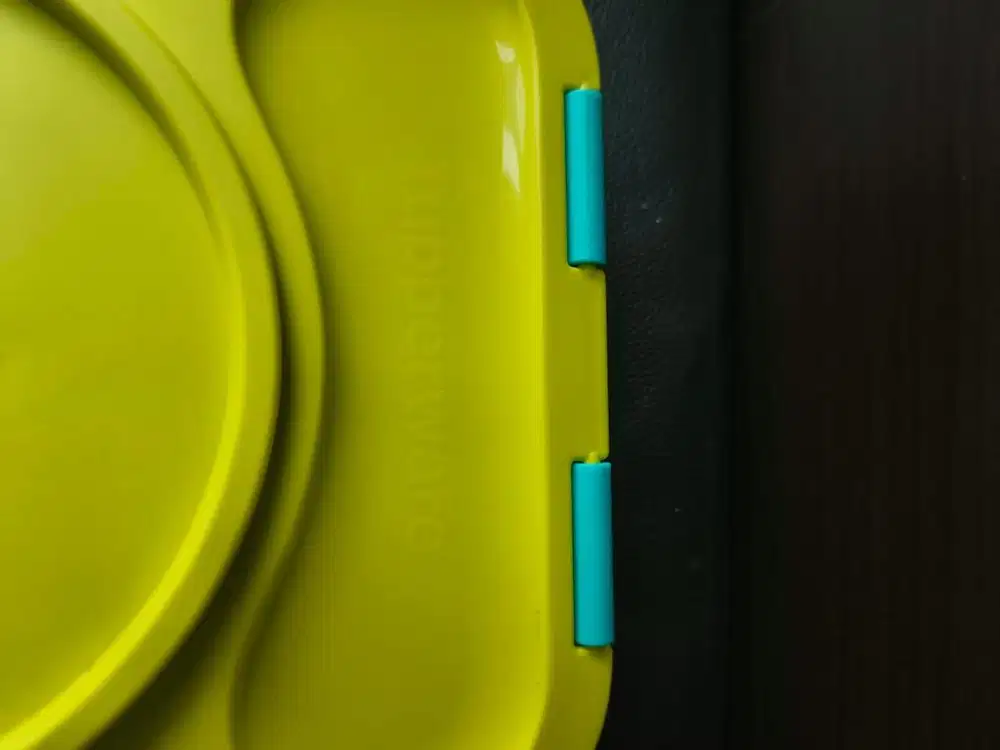 Tempat makan tupperware