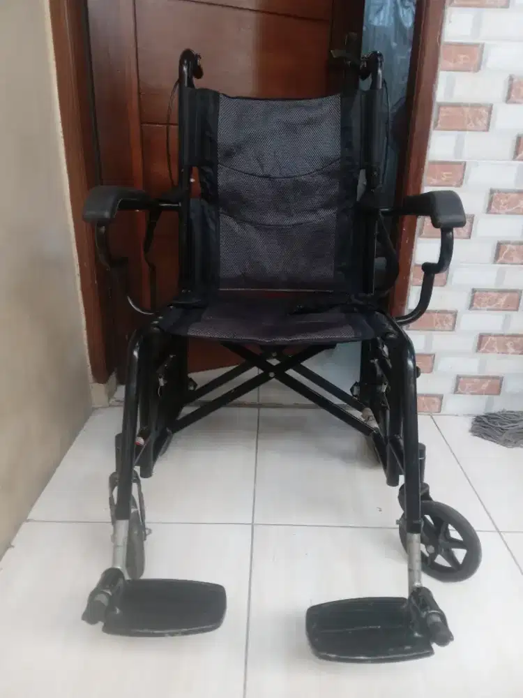Kursi roda bekas