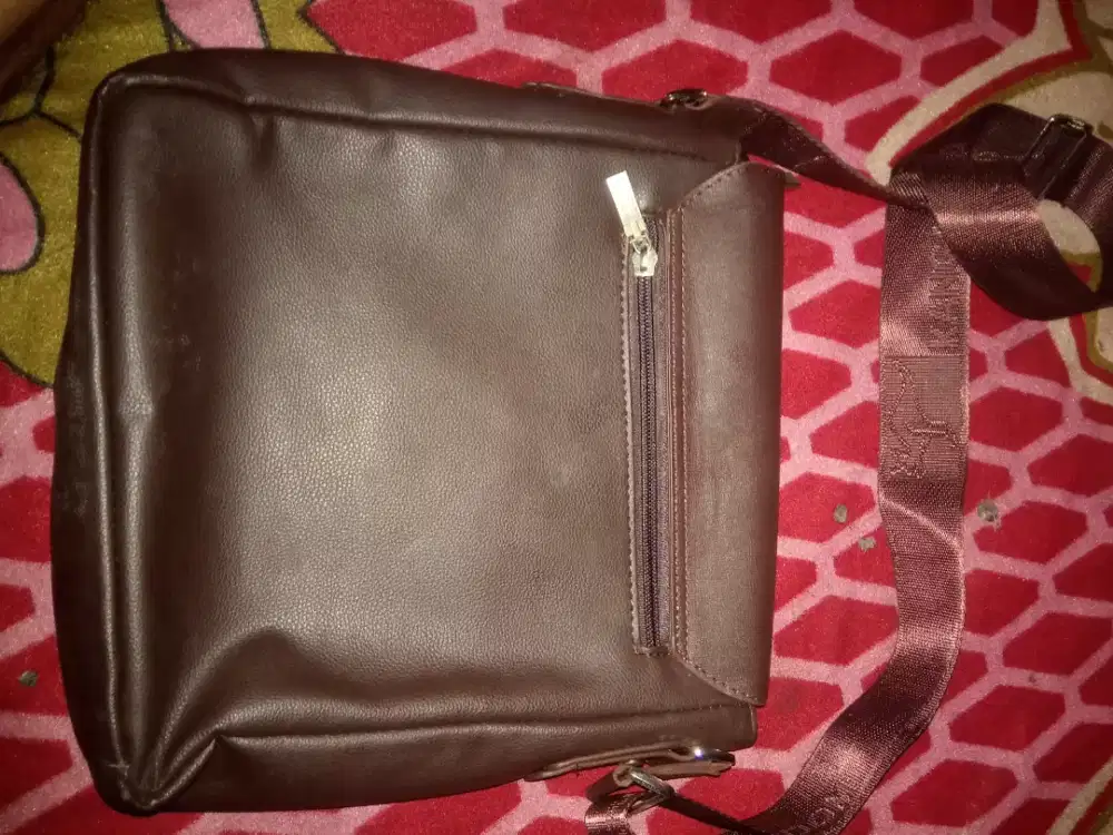 Tas slempang pria bahan kulit asli merk kangorou