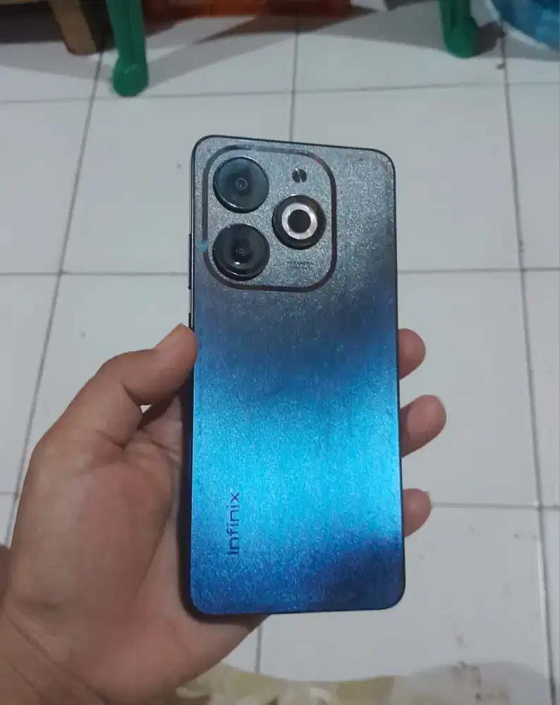 Infinix smart 8 ram 4+4/128!.