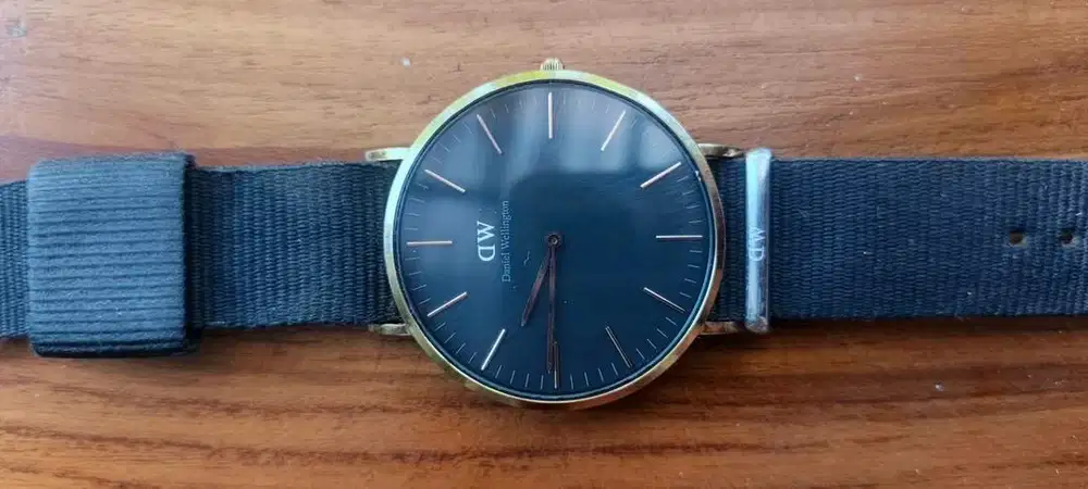 Jam tangan pria DW