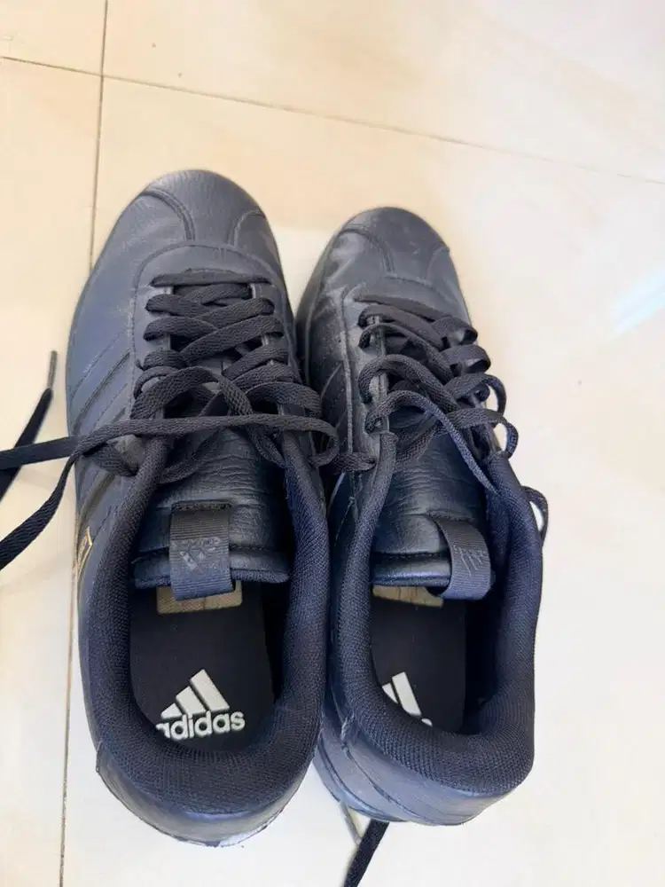 Sepatu adidas belum pernah dipakai