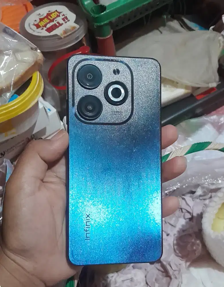 Infinix smart 8 ram 4+4/128!.