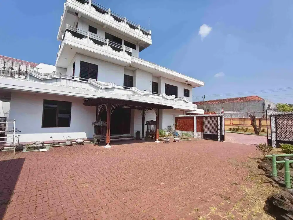 Rumah mewah Solo Laweyan dekat Aston purwosari manahan