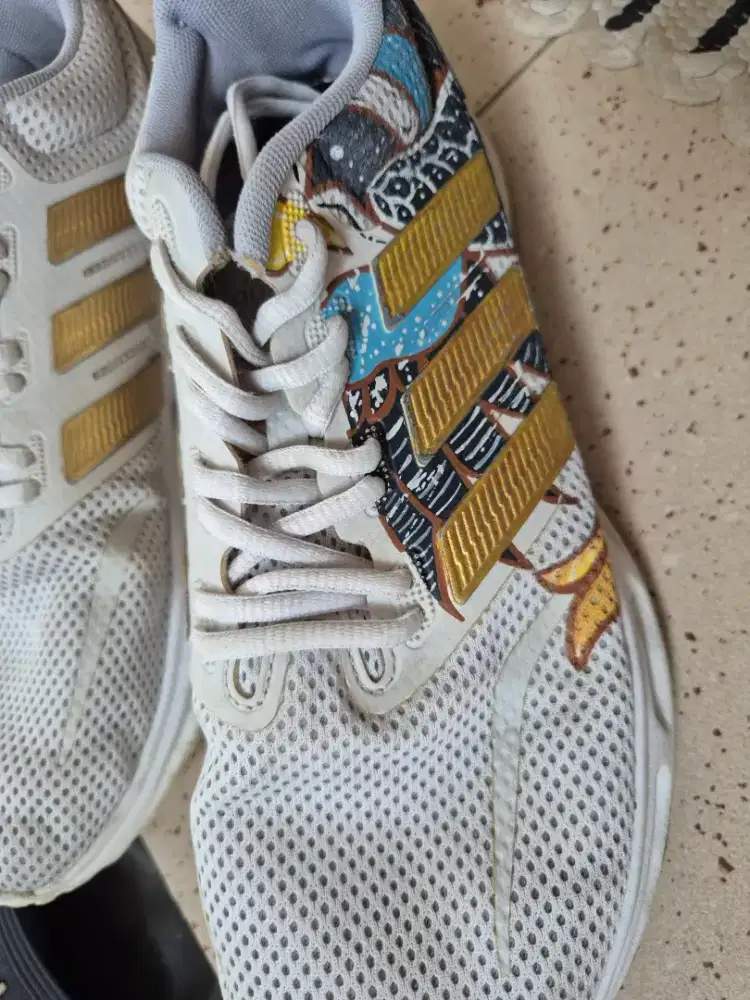 Sepatu olahraga