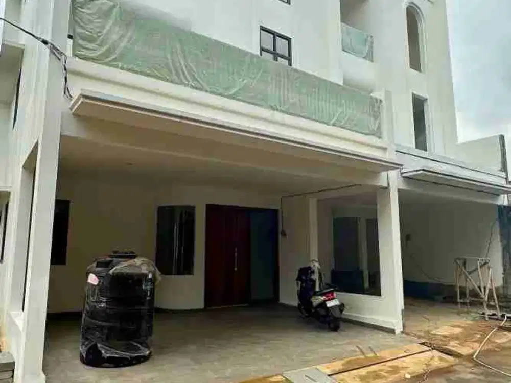 Rumah Cantik Futuristik Strategis di Pondok Kelapa, Jaktim