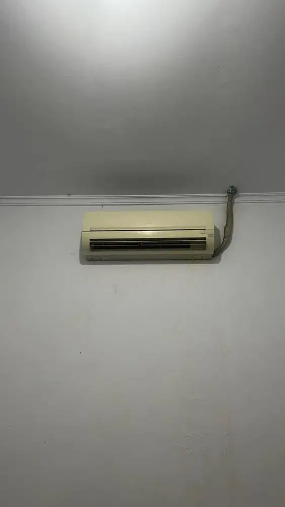 AC SHARP 1 PK PUTIH