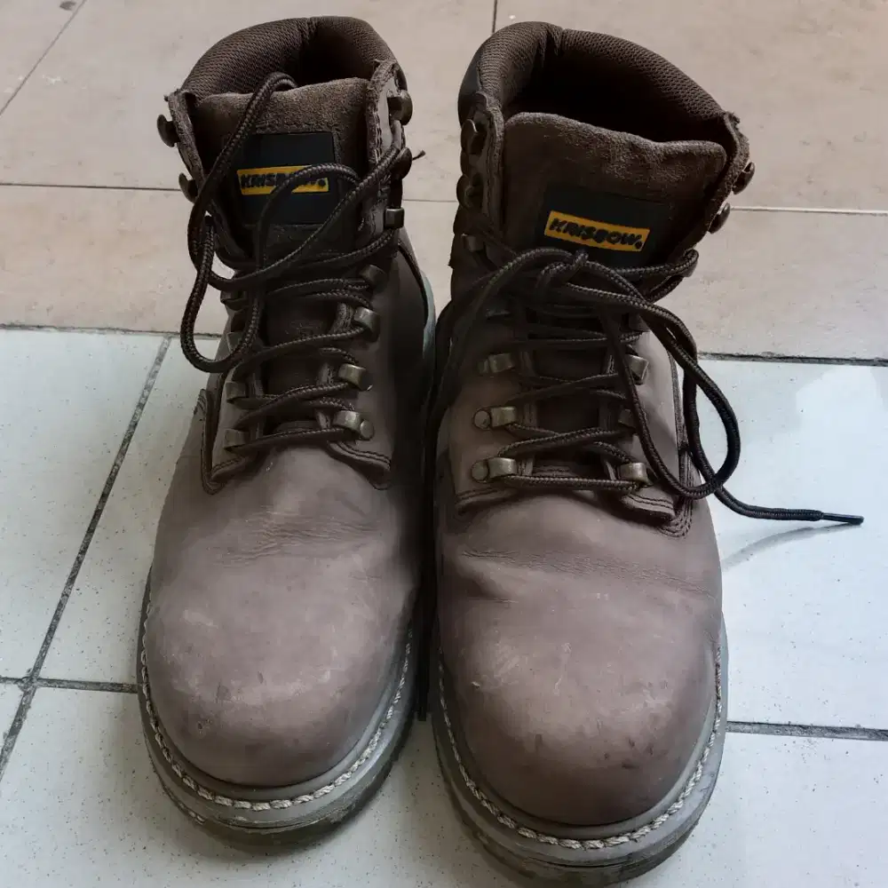 Sepatu safety krisbow