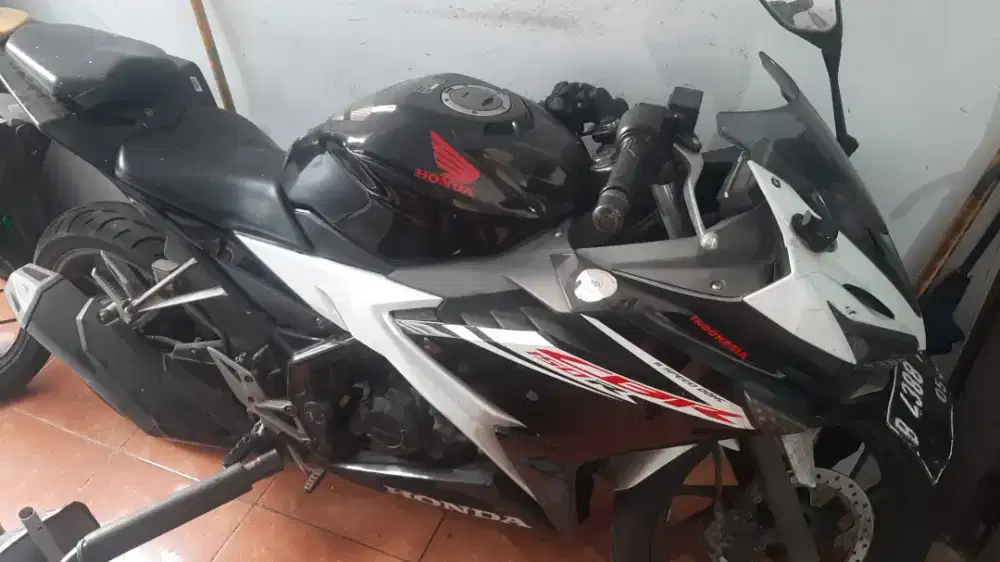 Honda CBR 150R tahun 2017