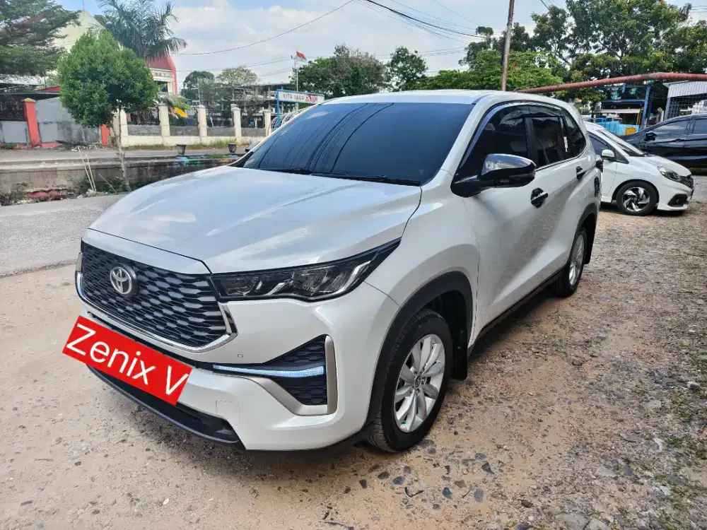 Innova Zenix V 2024 KM 9rban