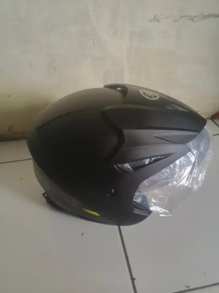 Helm bawaan motor Yamaha GEAR
