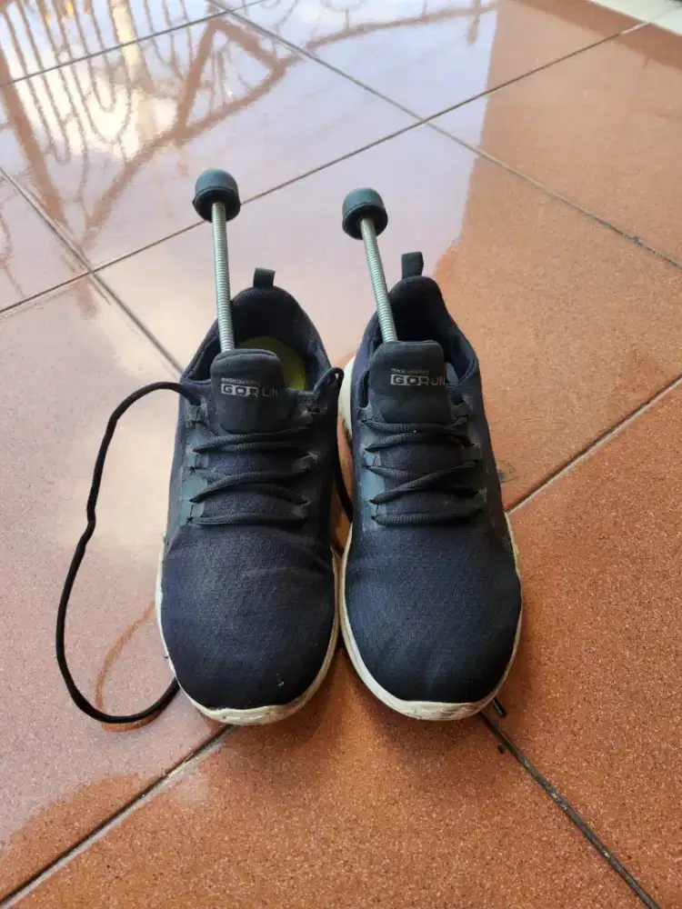 Sepatu second Skechers go run 41