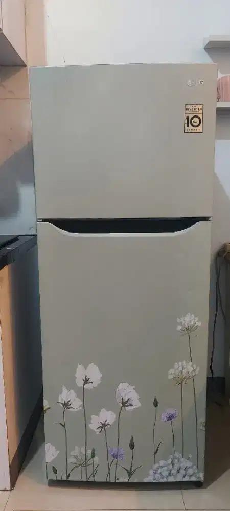 Kulkas 2 pintu merek LG INVERTER