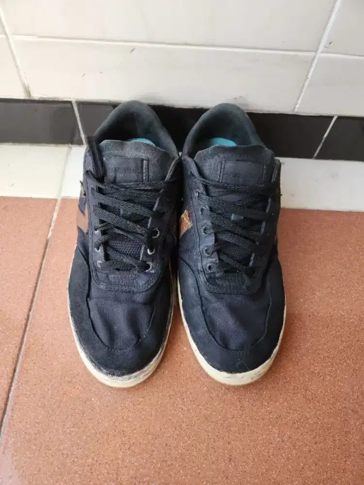 Sepatu second Converse 44
