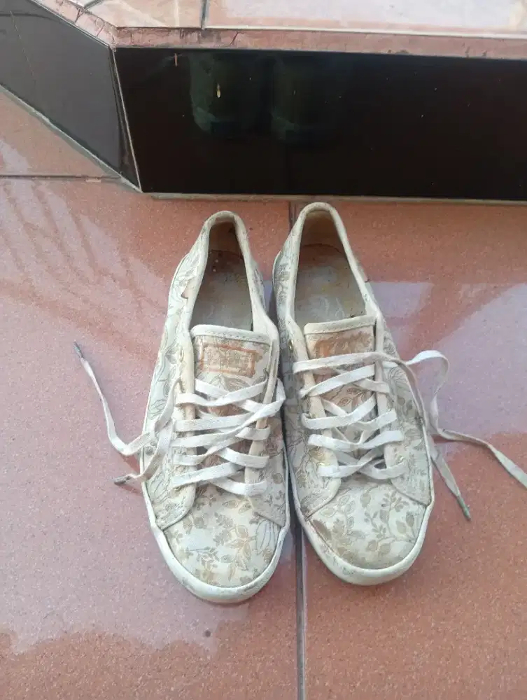 Sepatu second keds 37