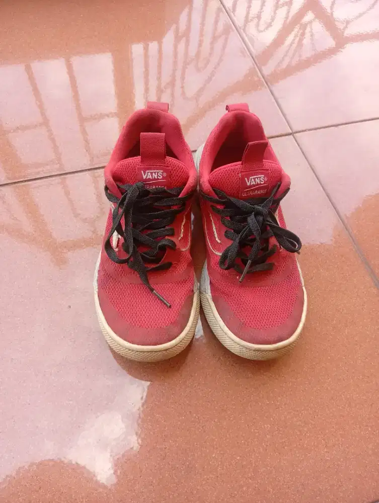 Sepatu second Vans ultrarange 38