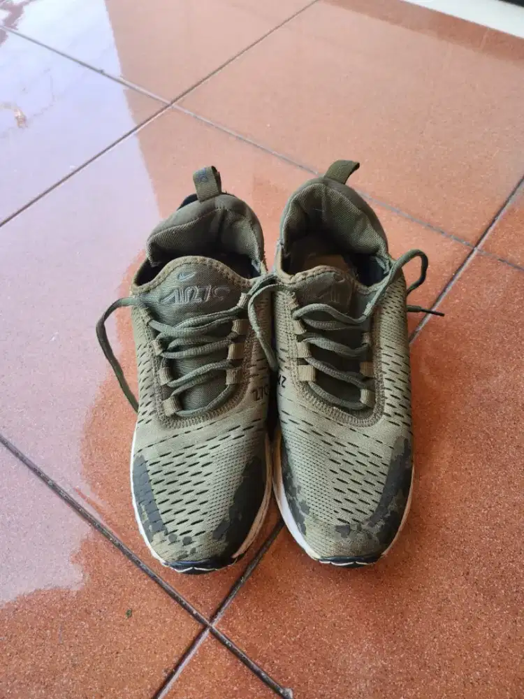 Sepatu second airmax 270 size 40