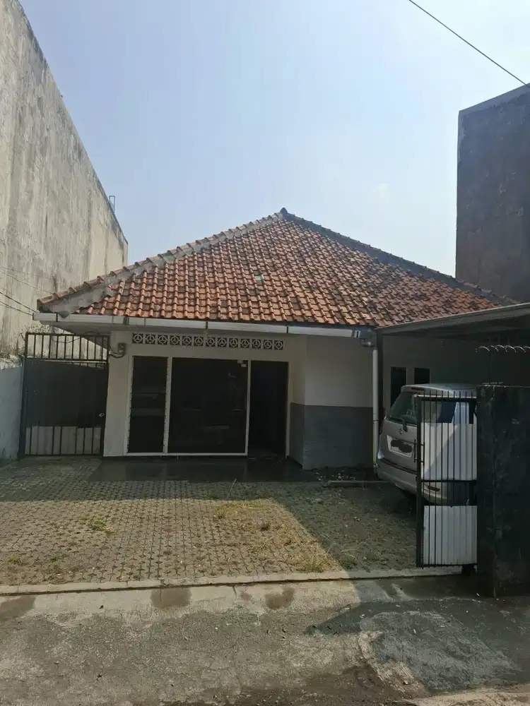 Disewakan: Rumah Asri & Luas di Cilandak Dalam