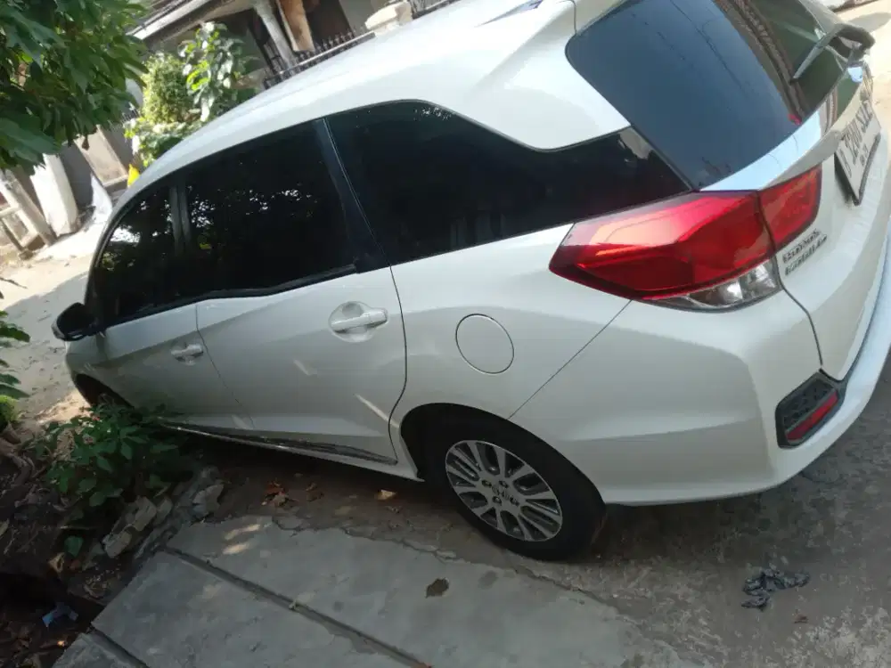 Dijual cepat honda mobilio 2014 matic
