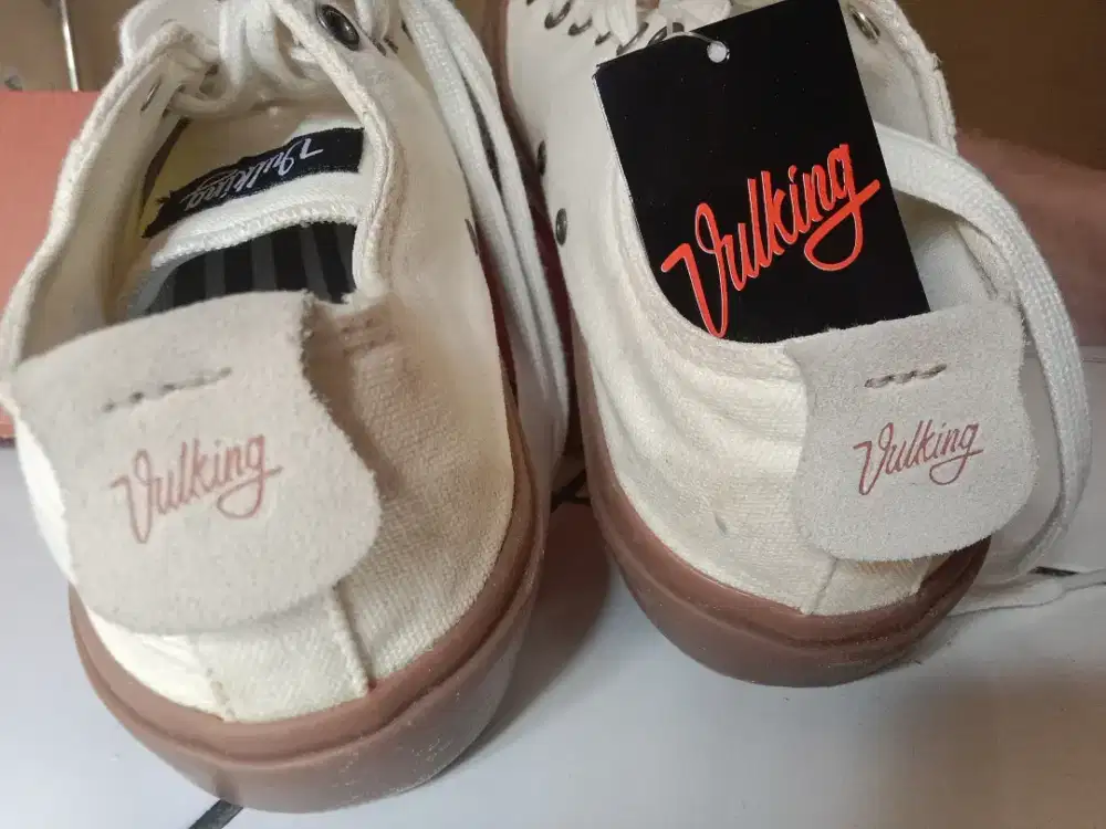Sepatu santai merk Vulking size 37