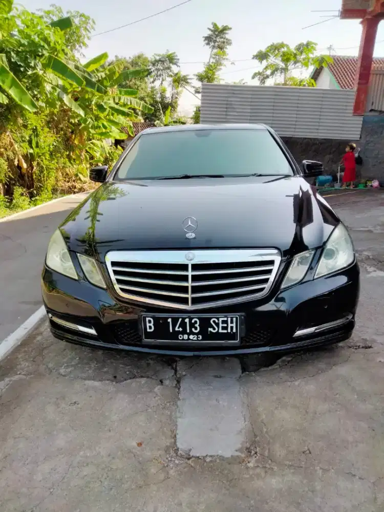 Dijual cepat di rugikan mersedes benz E200 thn 2013 106jt aja