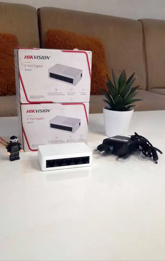 Switch HUB Hikvision 5 Port Type DS-3E0505D-O Gigabit Plastic BEKAS