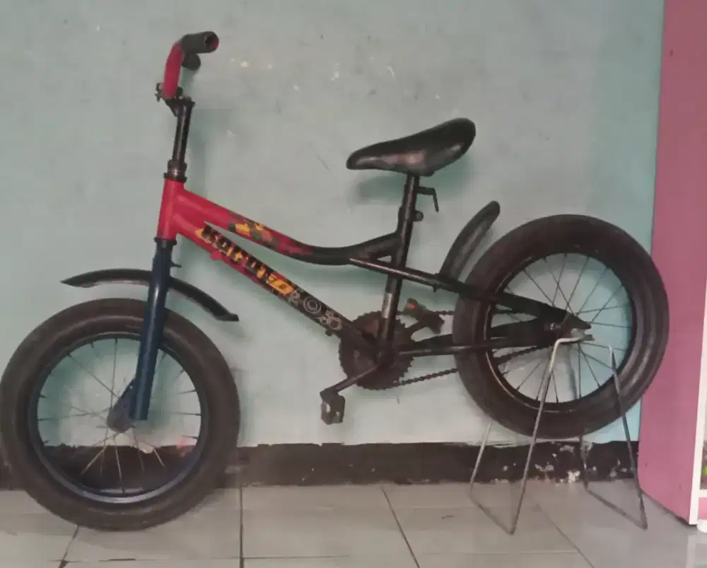 Sepeda BMX united UK 18 ban jumbo