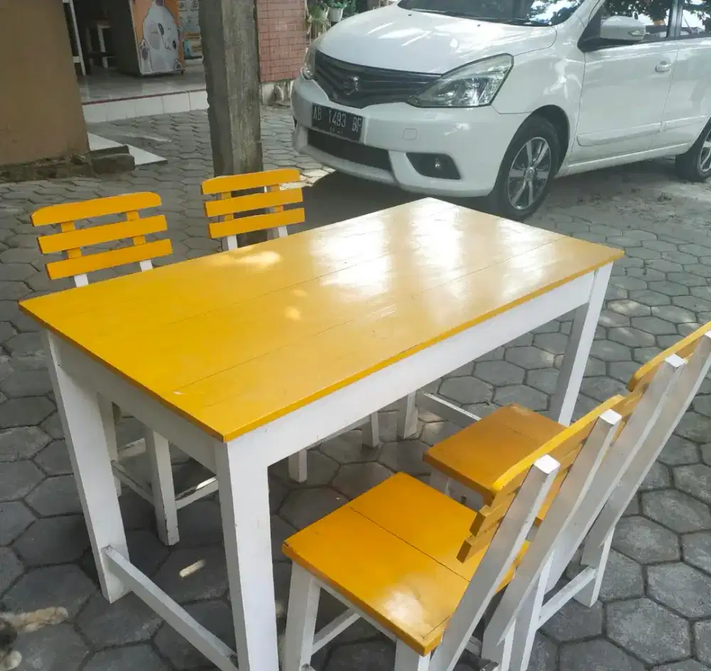 Di jual meja kursi bekas 1 set