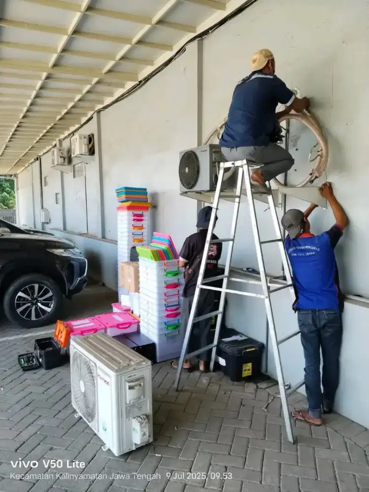 Jasa servis AC kulkas mesin cuci pompa air bongkar pasang AC dll.