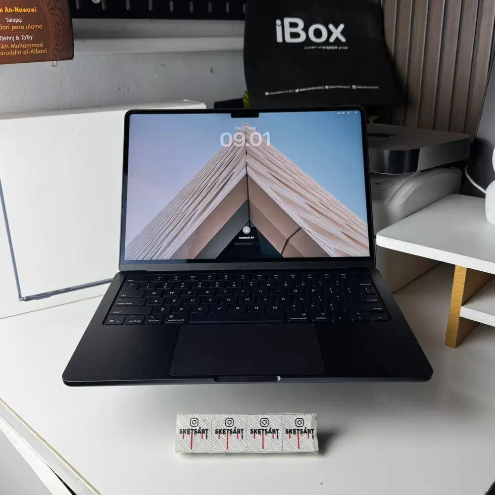 MacBook Air M4 16/256gb iBox Midnight Garansi Resmi Aprl 2027