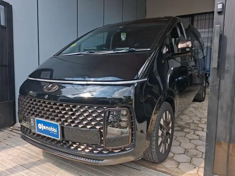 HYUNDAI Staria 2.2 Tahun 2021 Black 7 seater