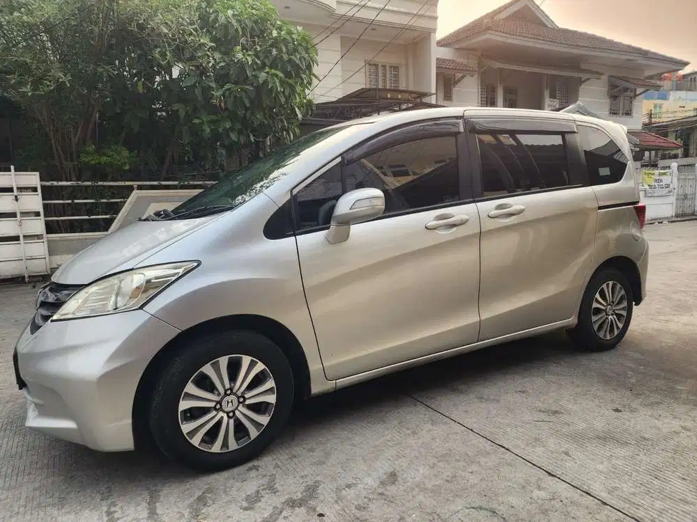 Honda Freed 2012 Bensin
