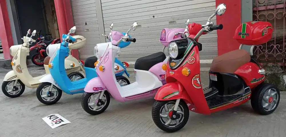 Mainan Motor Aki Anak Scoopy Skuter PMB M 338 Floppy