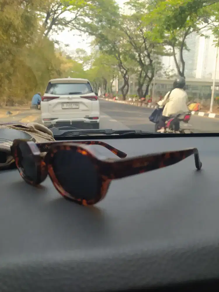 Kacamata sunglasses MELLER