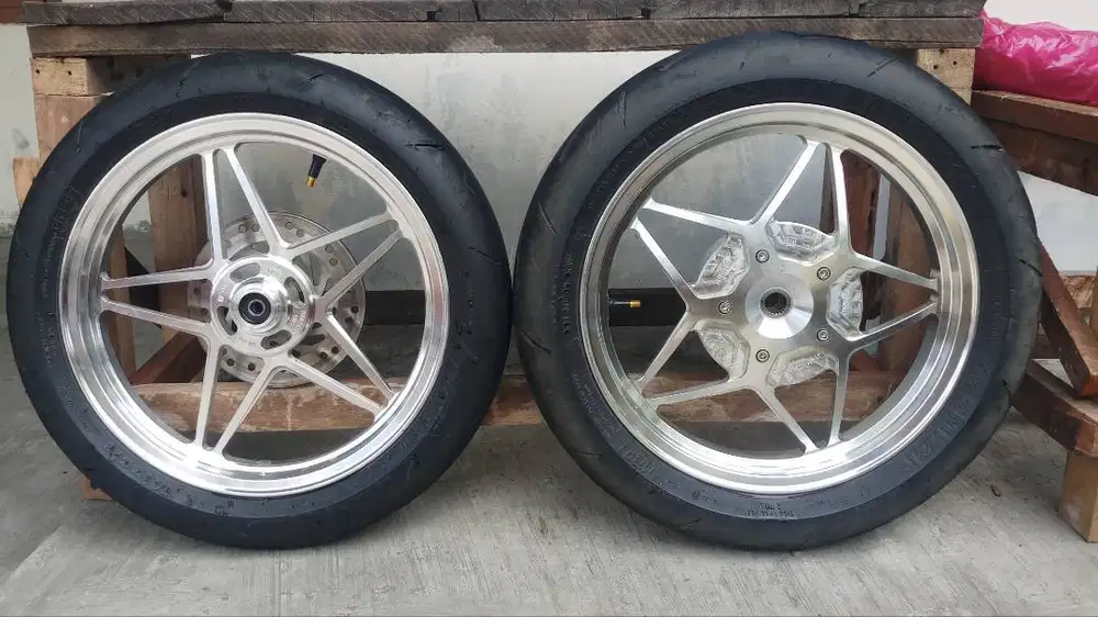 Dijual velg VND V-Speed dan ban cocok untuk scoopy dan beat
