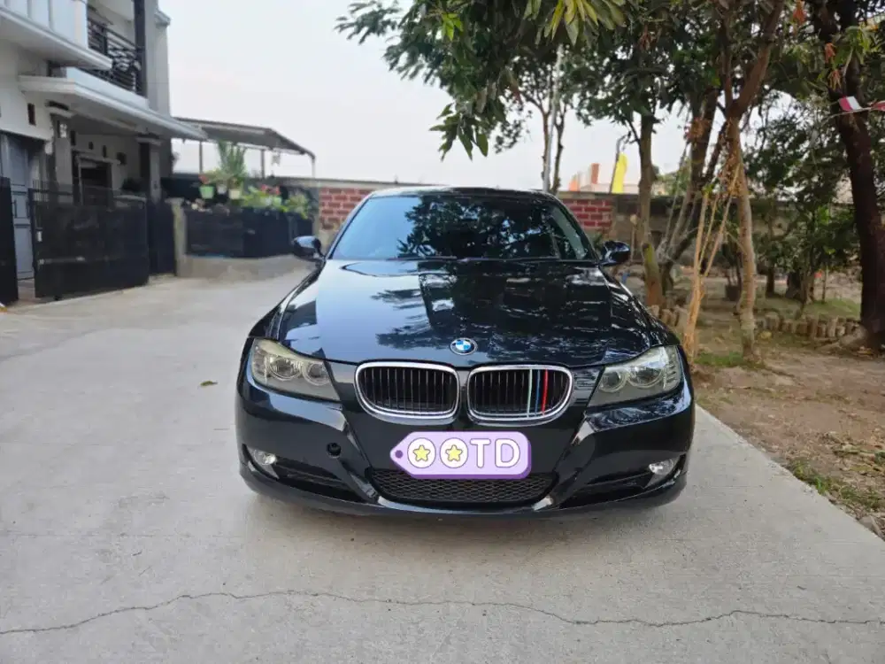 BMW E90 320 Lci Th 2010 
Pajak jalan surat2 lengkap