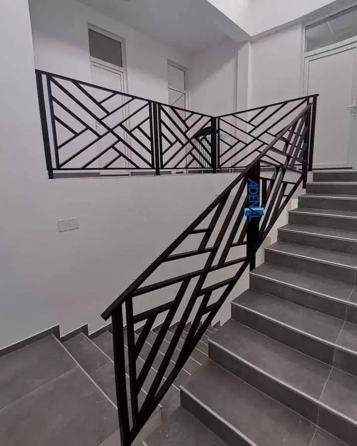 Railling tangga rumah model minimalis terbaru
